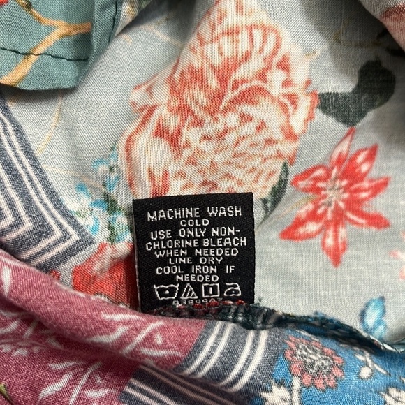 Tolani Multi-Color Floral Long Sleeve Button Down Blouse NWOT Size Medium - Picture 12 of 12